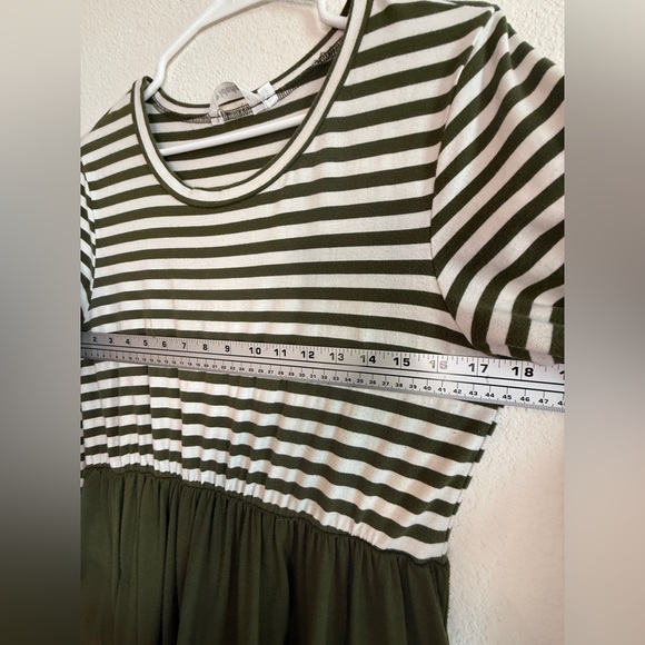 Chic Forest Stripes & Olive Sway – Vidarton XL Midi Dress w/ Pockets 🌿Preloved - Picture 9 of 12